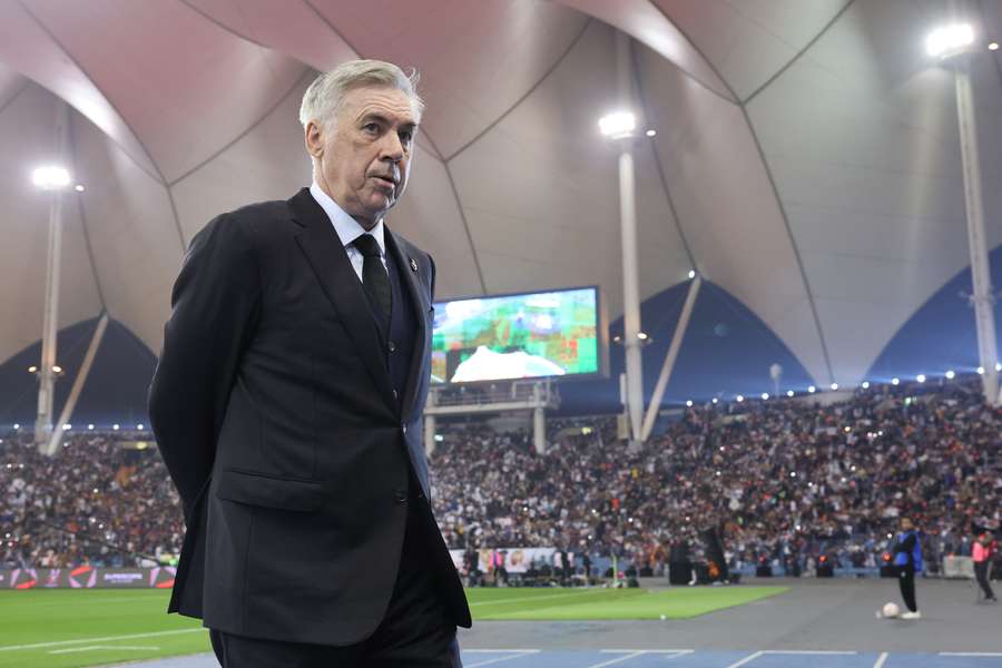 Ancelotti, en el estadio Rey Fahd, tras perder la Supercopa