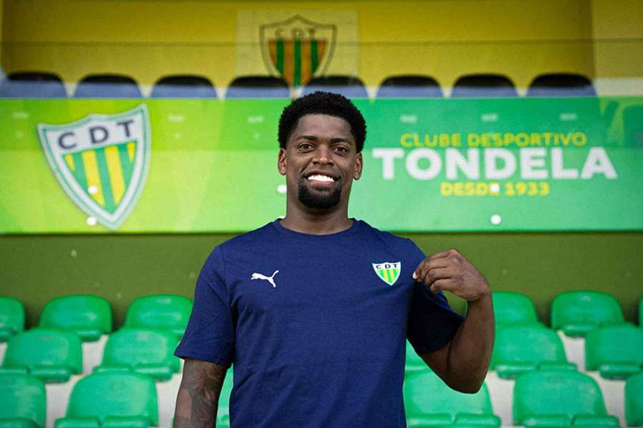 Ivan Cavaleiro assina até 2027