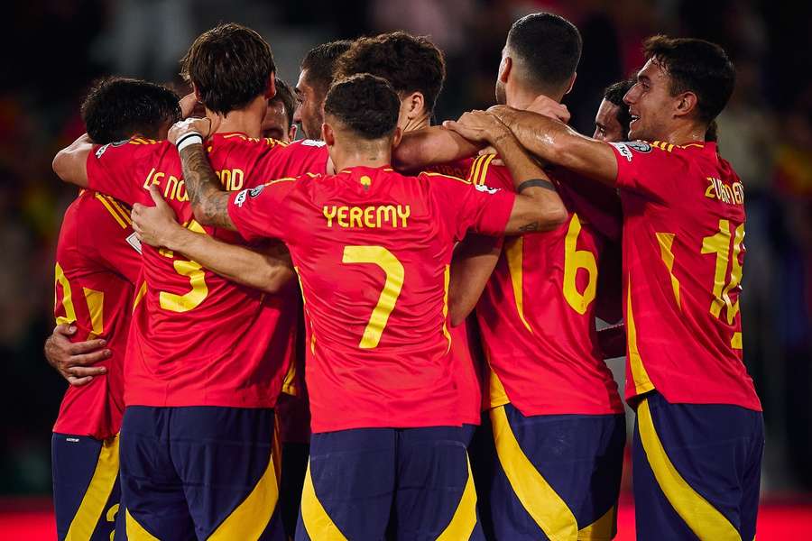 Los jugadores de España celebran un gol Los jugadores de España celebran un gol