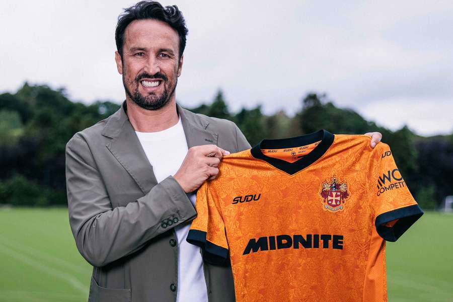 César Peixoto foi apresentado esta segunda-feira no Wolverhampton César Peixoto foi apresentado esta segunda-feira no Wolverhampton