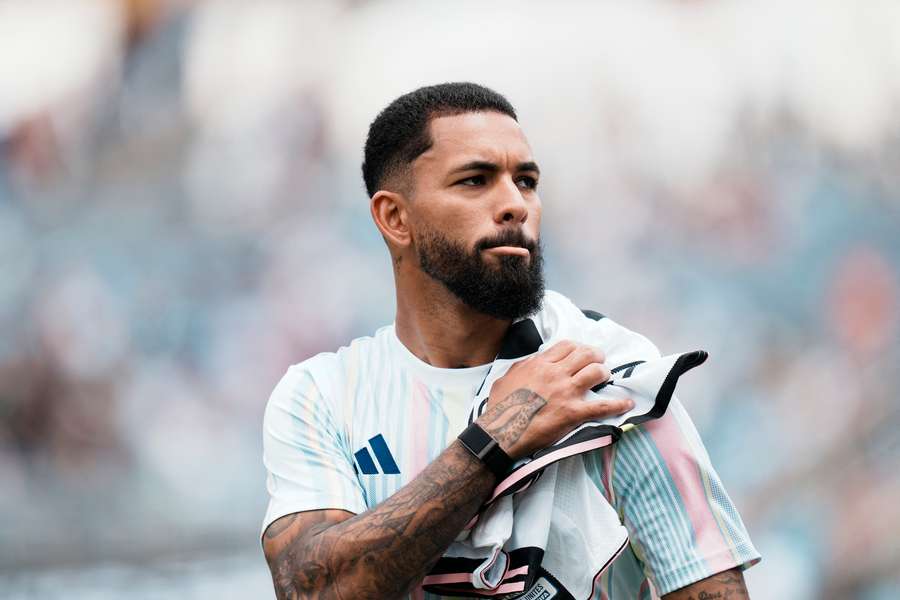 Douglas Luiz está en un conflicto creciente con la Juventus