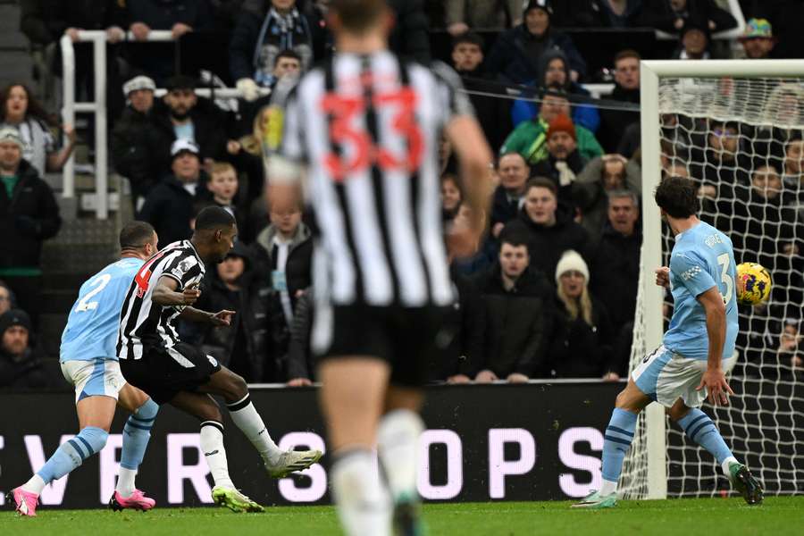 Alexander Isak shoots to score Newcastle's first goal