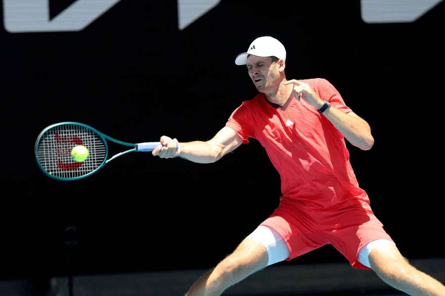 Bardzo słaby występ Huberta Hurkacza. Polak odpadł w drugiej rundzie Australian Open
