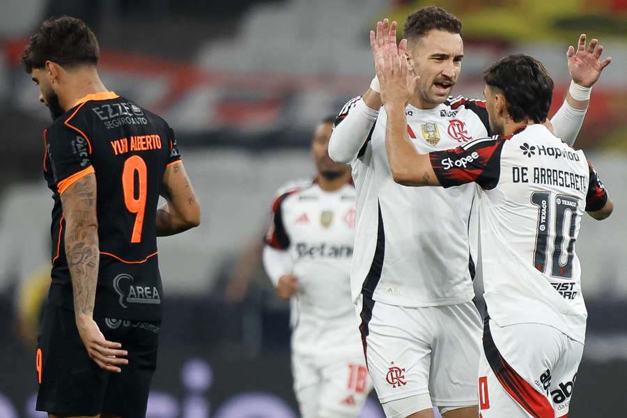 O Flamengo venceu o Corinthians em São Paulo