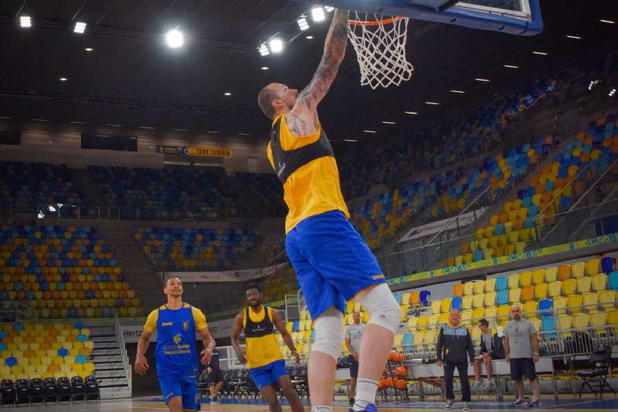 Balvin, entrenando con el Dreamland Gran Canaria, no fichará por el conjunto insular