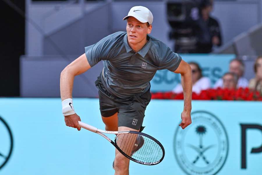 Jannik Sinner ajunge cu emoții în turul 3 de la Madrid