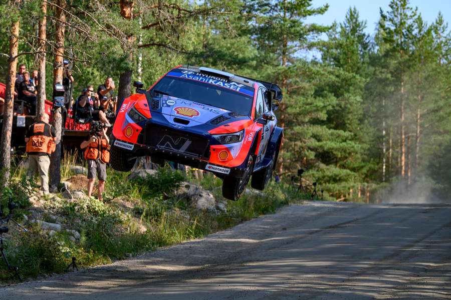 Ott Tänak vede finskou rallye.