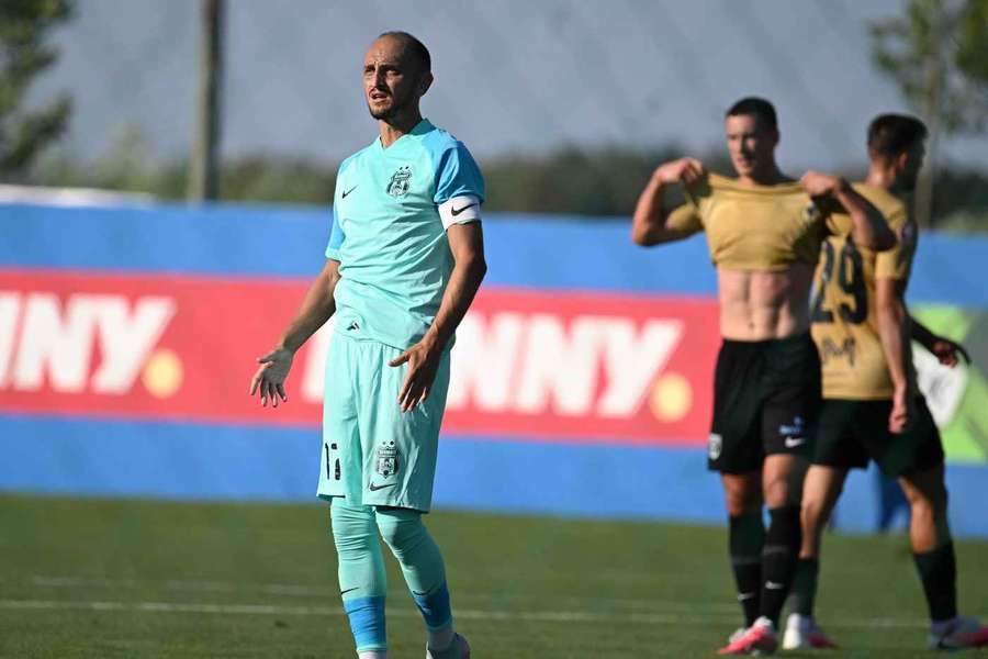 Constantin Robicek (centru) a transmis un mesaj după operația efectuată în urma accidentării horror suferite în weekend Constantin Robicek (centru) a transmis un mesaj după operația efectuată în urma accidentării horror suferite în weekend