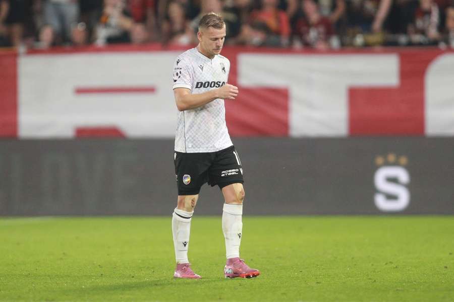 Plzeňský Matěj Vydra byl na Spartě vyloučený. Plzeňský Matěj Vydra byl na Spartě vyloučený.