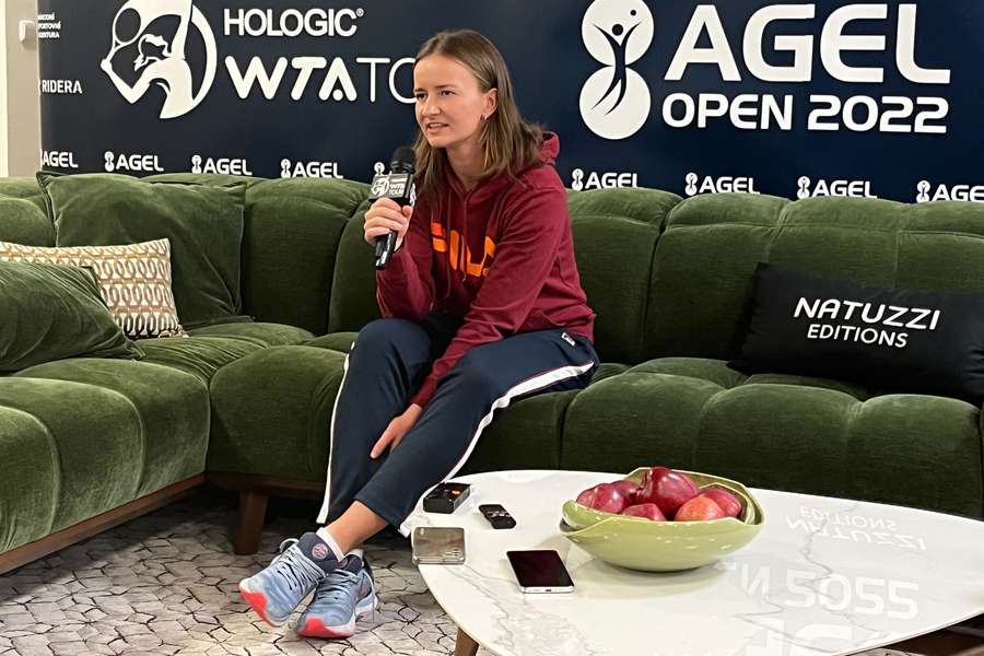 Barbora Krejčíková postoupila do semifinále Agel Open, v němž se může utkat s Petrou Kvitovou.