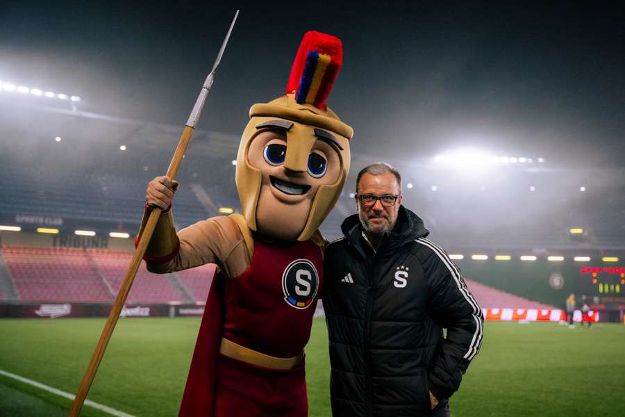 Steiner und Maskottchen Rudy