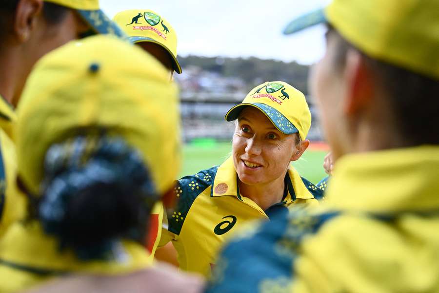 Alyssa Healy speaks to her teammates during her final ODI in Hobart. 