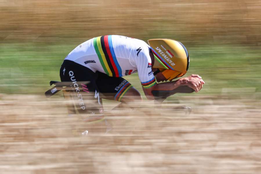 Remco Evenepoel beim Zeitfahren in Caen.