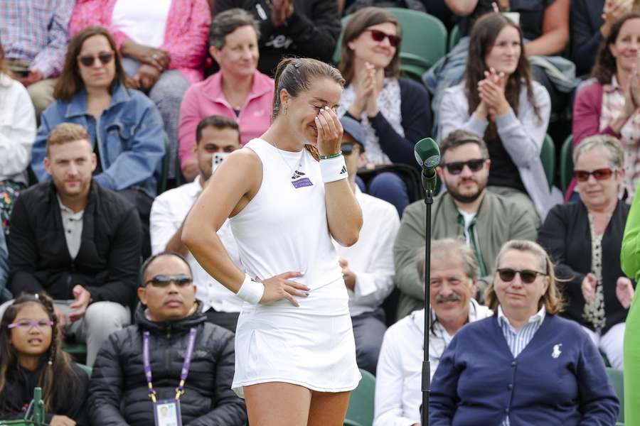 Jodie Burrage, în lacrimi după victoria din primul tur la Wimbledon în fața lui Caty McNally