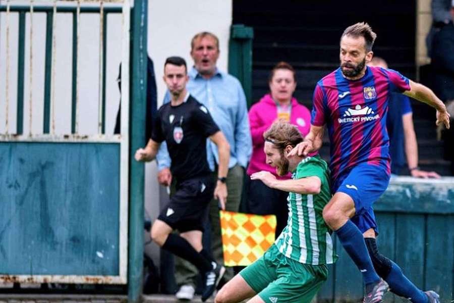 Lukáš Zilvar se ve čtvrté lize trefil po dvaceti letech. Lukáš Zilvar se ve čtvrté lize trefil po dvaceti letech.