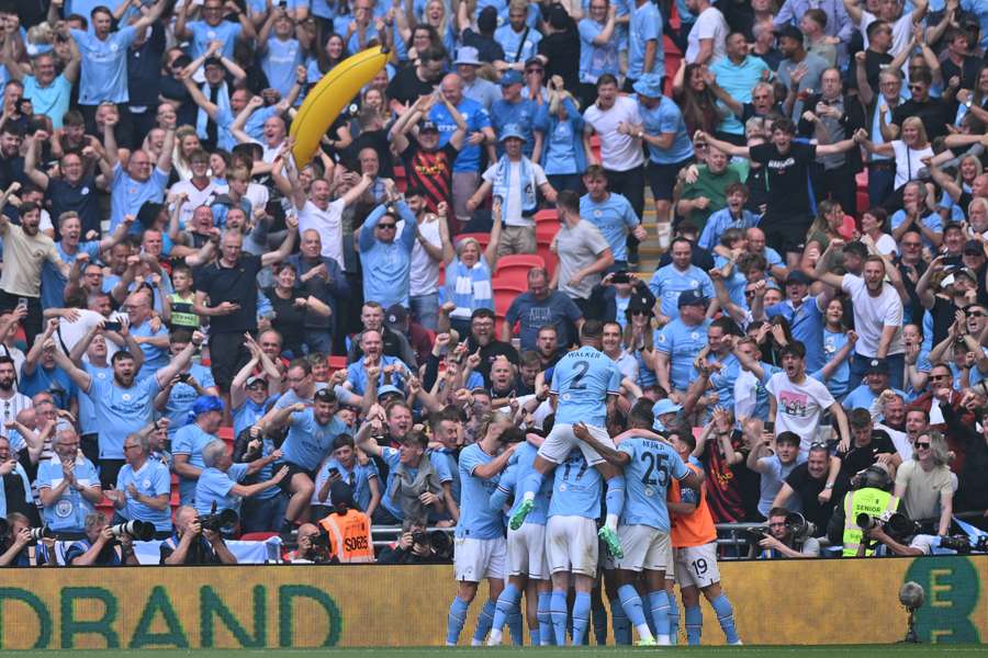 Fanii lui Man City sărbătoresc cel de-al 150-lea gol al sezonului