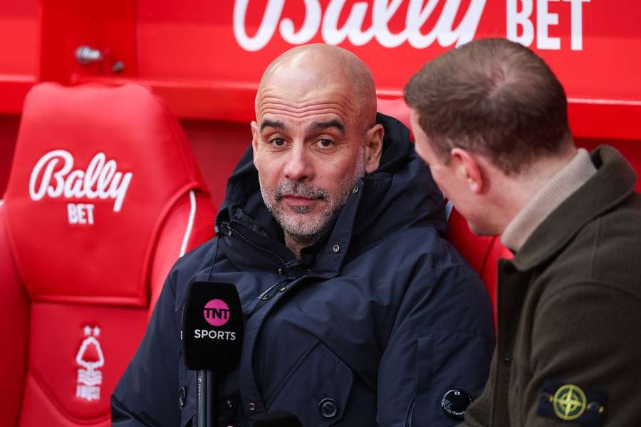 Pep Guardiolla no banco do City