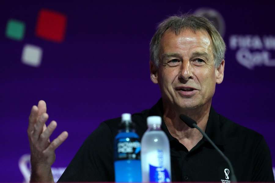 Klinsmann kritiserer iranere efter Wales-sejr: "De påvirker hele tiden dommeren, det er deres kultur"
