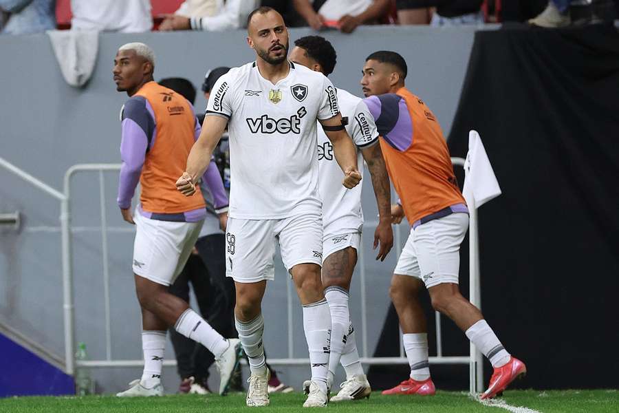 Arthur Cabral anotou seu primeiro gol pelo Bota