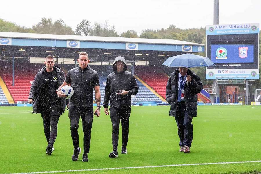 ‘Decided by a Majority’ – EFL Explains What Happens Next After Blackburn vs Ipswich Game Abandoned ‘Decided by a Majority’ – EFL Explains What Happens Next After Blackburn vs Ipswich Game Abandoned