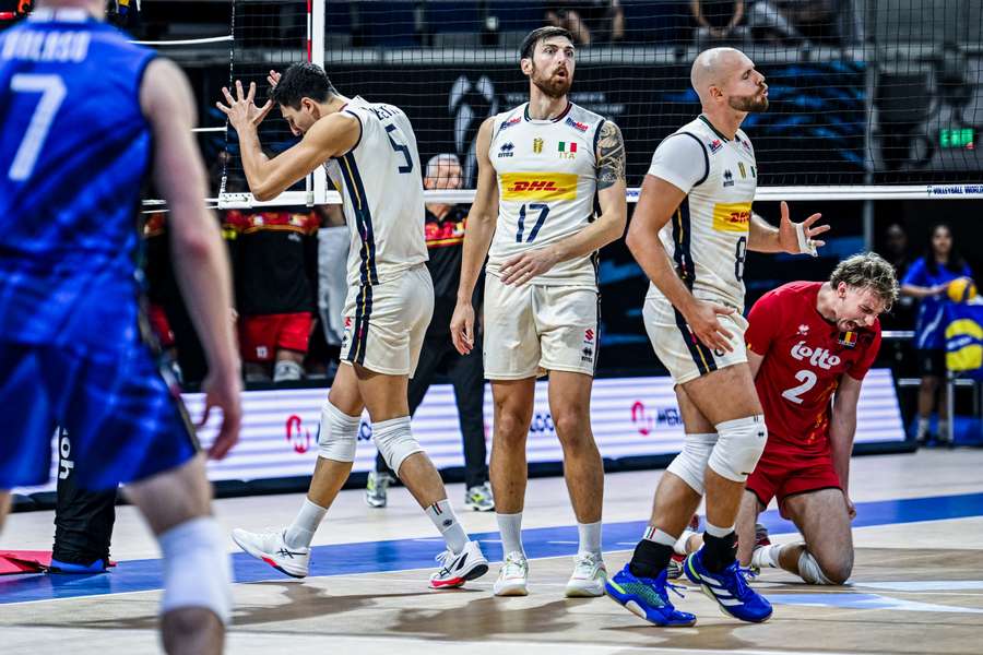 La delusione degli azzurri durante Italia-Belgio