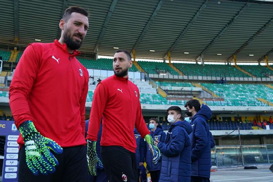 The Donnarumma brothers warm up together The Donnarumma brothers warm up together
