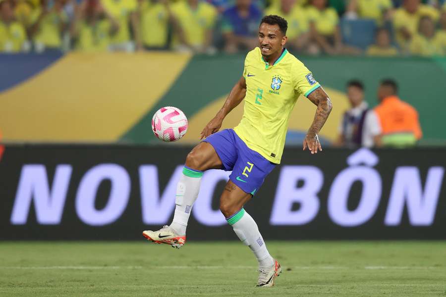 Danilo em ação com a Seleção Brasileira em Cuiabá