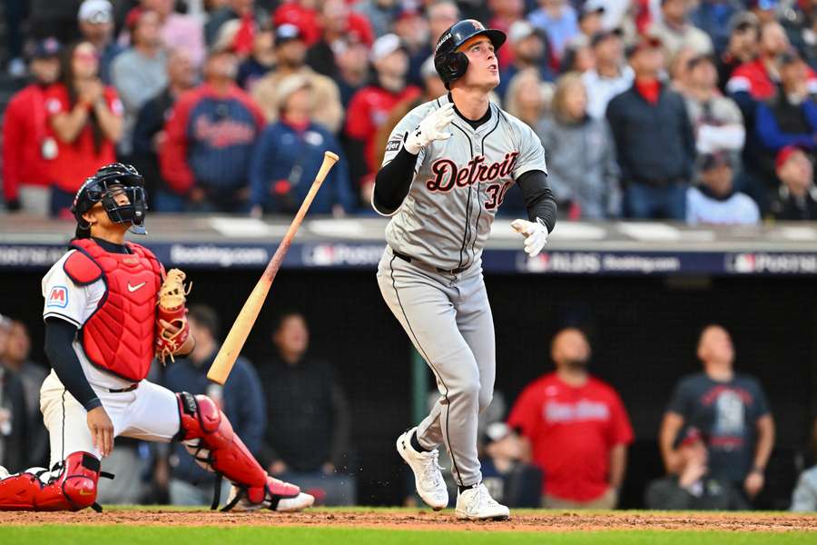 Kerry Carpenter kijkt zijn game-winnende homerun na