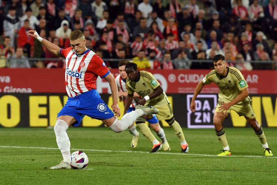 Artem Dovbyk fez um hat trick diante do Granada