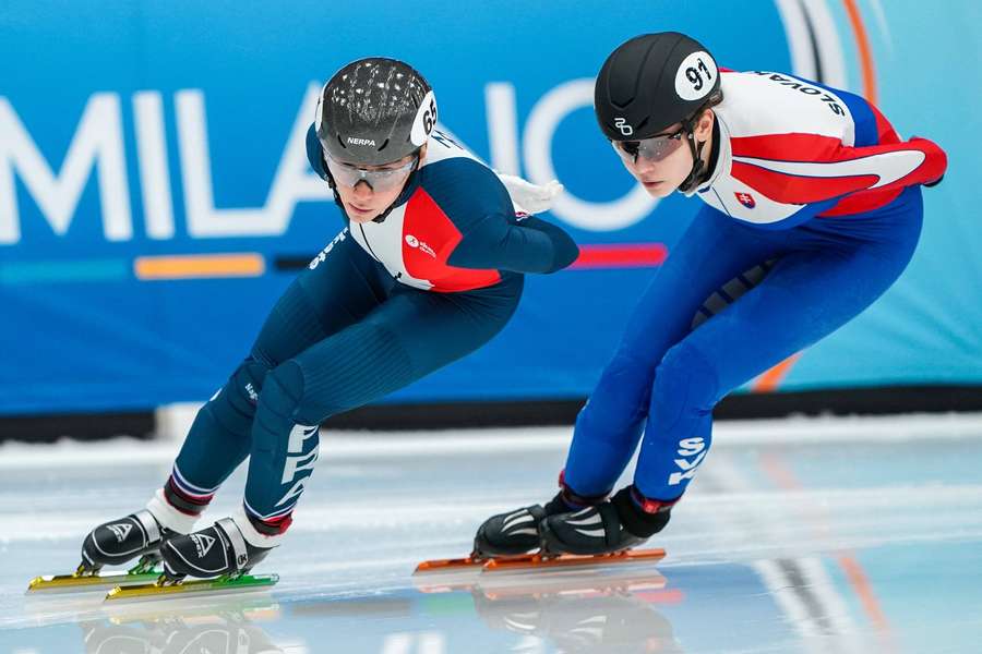 Popovičová na snímke vpravo.