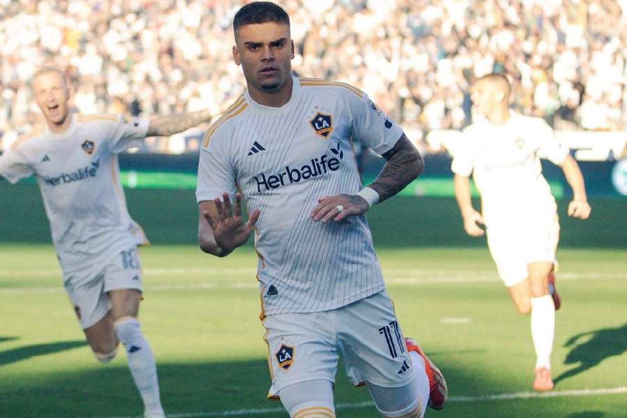 Gabriel Pec brilhou em goleada implacável do Los Angeles Galaxy