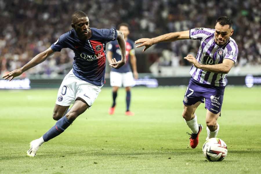 Ousmane Dembélé e Gabriel Suazo.