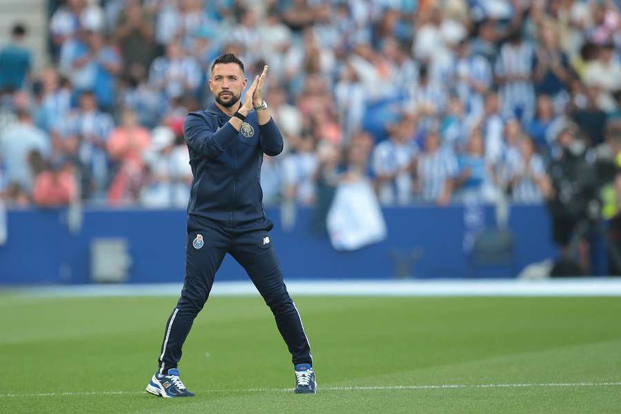 Francesco Farioli na apresentação aos adeptos