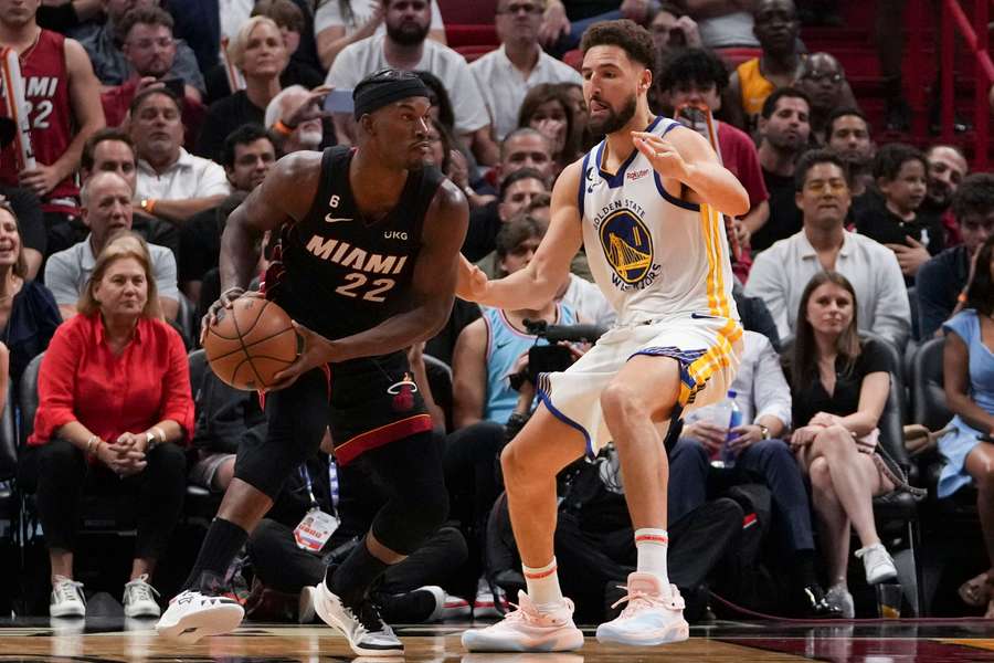 Jimmy Butler foi a grande figura dos Heat na receção aos campeões