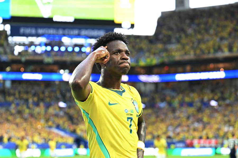 Com Ancelotti, Vini leva versão do Real à Seleção e entra na briga pela artilharia da Copa