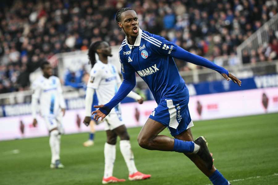 Emanuel Emegha de nouveau buteur