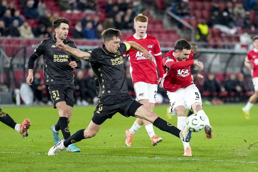 AZ draw to ten-man Jagiellonia Bialystok and miss ticket for round of 16 AZ draw to ten-man Jagiellonia Bialystok and miss ticket for round of 16