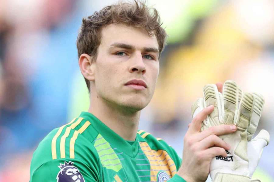 Londýnská Chelsea se zajímá o brankáře Leicesteru Madse Hermansena 