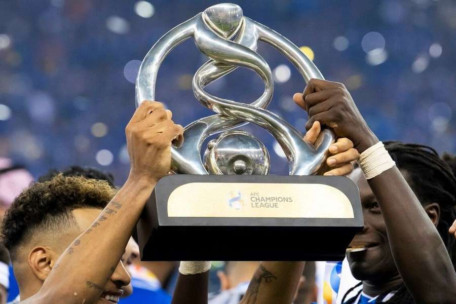 O troféu de campeão da Champions Asiática