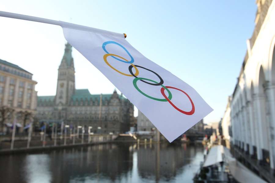 Flaga olimpijska podczas ceremonii otwarcia będzie w godnych rękach