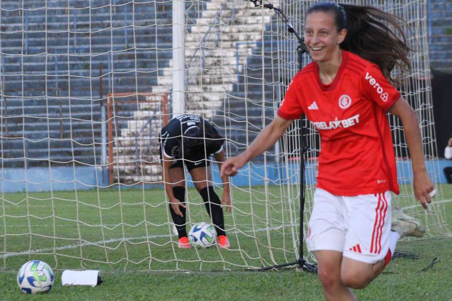 Belén Aquino comemora gol colorado no Cristo Rei