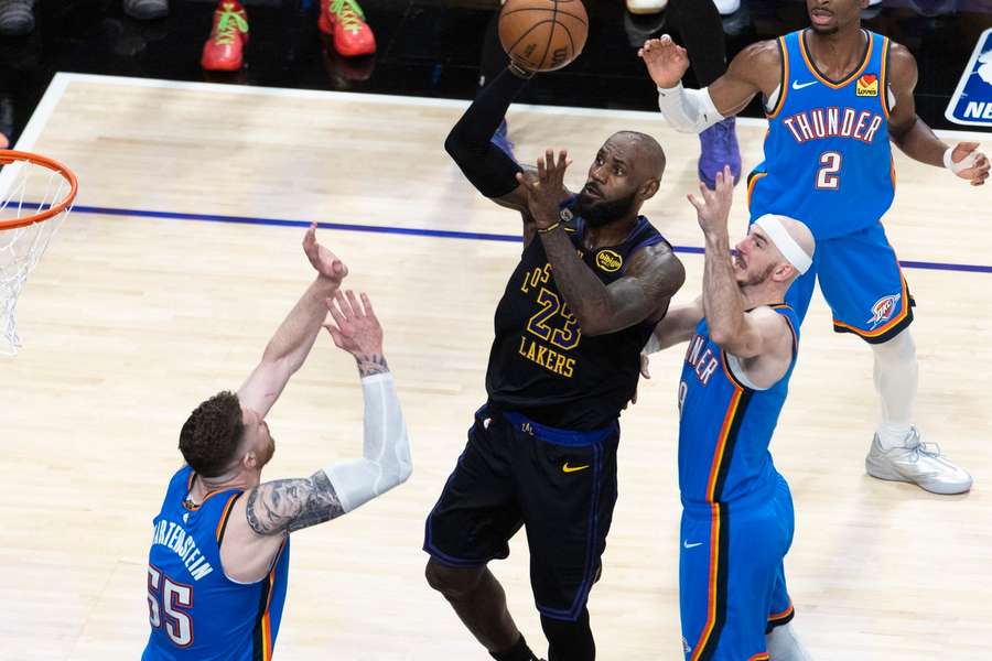 James înscrie, dar Thunder ajunge pentru al doilea an consecutiv în finala Conferinței de Vest