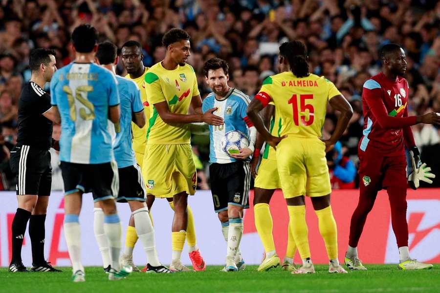 Pour la der de Messi, les périples low-cost et rocambolesques du Bénin et du Burkina Pour la der de Messi, les périples low-cost et rocambolesques du Bénin et du Burkina
