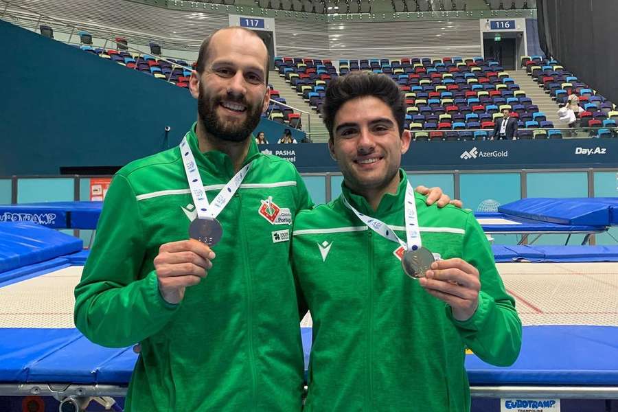 Diogo Abreu e Pedro Ferreira com as medalhas conquistadas no Azerbaijão