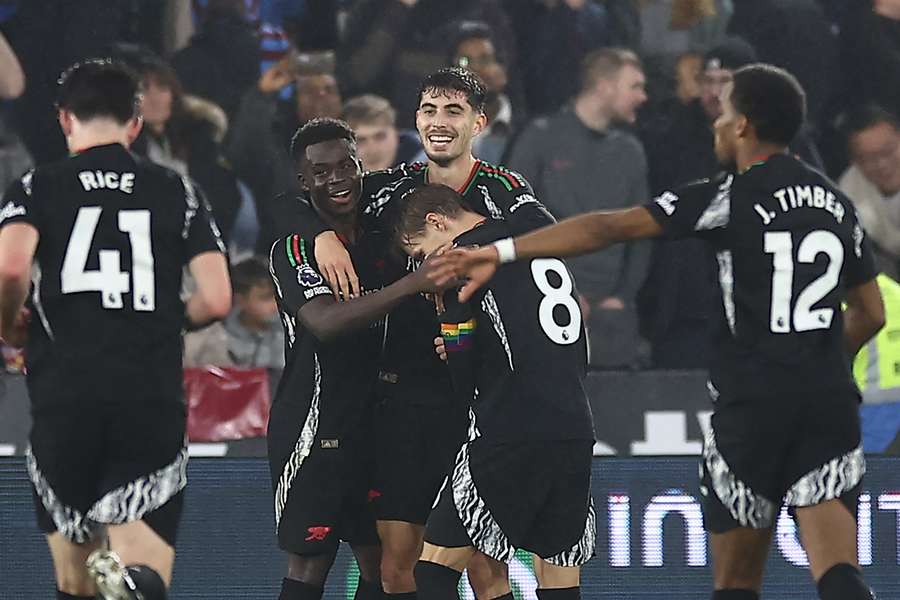 Gabriel, Trossard, Havertz, Odegaard e Saka fizeram os golos