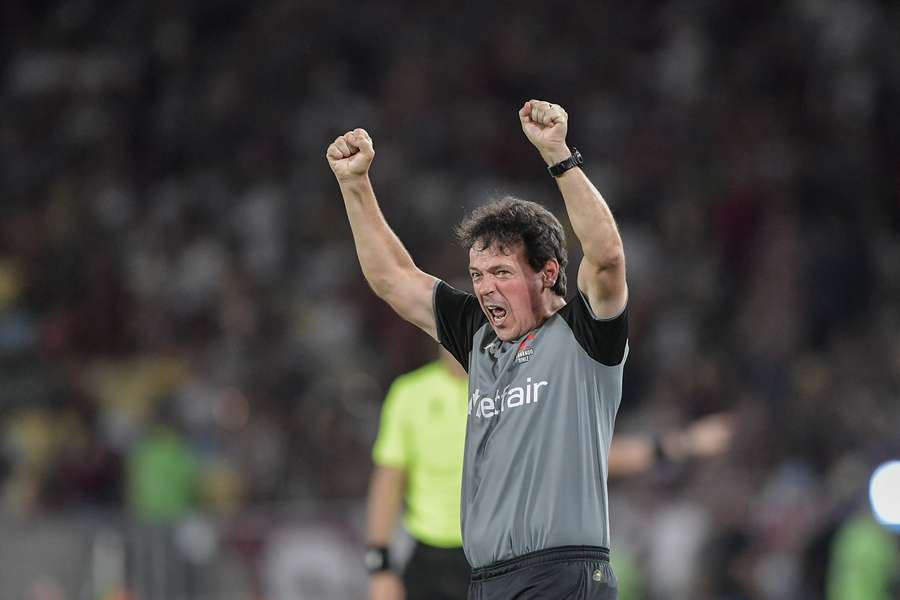 Diniz celebra defesa de Léo Jardim Diniz celebra defesa de Léo Jardim