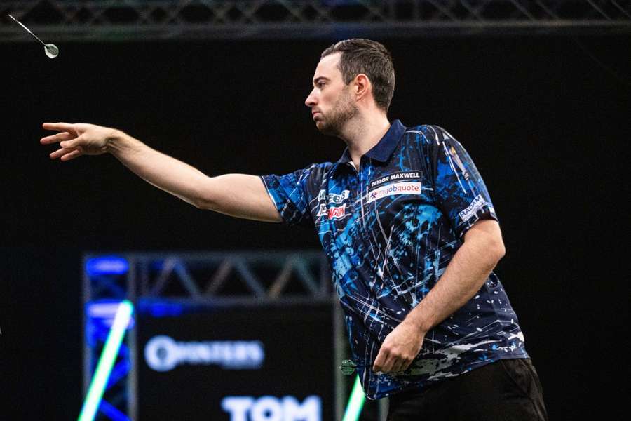 Luke Humphries v turnajovom zápale. Luke Humphries v turnajovom zápale.