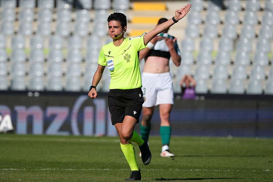Catarina Campos vai apitar o Suíça-França