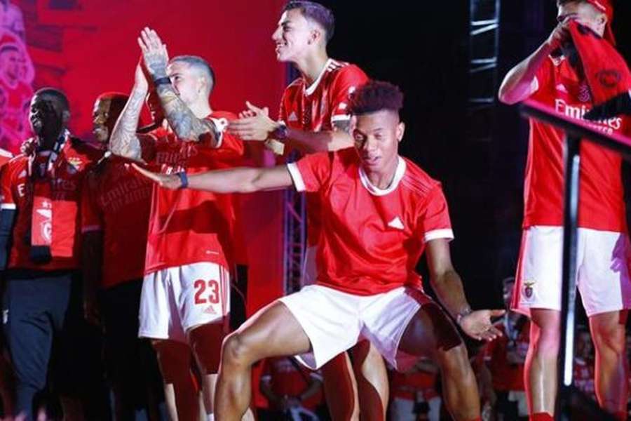 David Neres nos festejos do título do Benfica