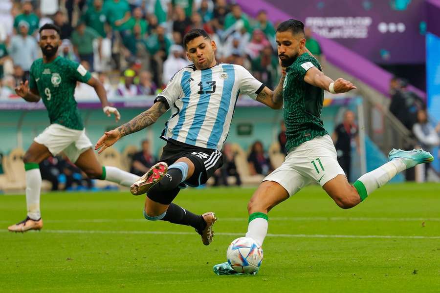Argentina foi afundada por dois grandes golos contra a corrente do jogo
